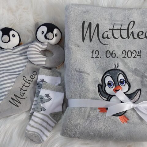 Baby-Geschenk-Set mit Namen Bestickt - Kuscheldecke und Schmusetuch